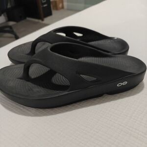OOFOS Sandals || Size 10